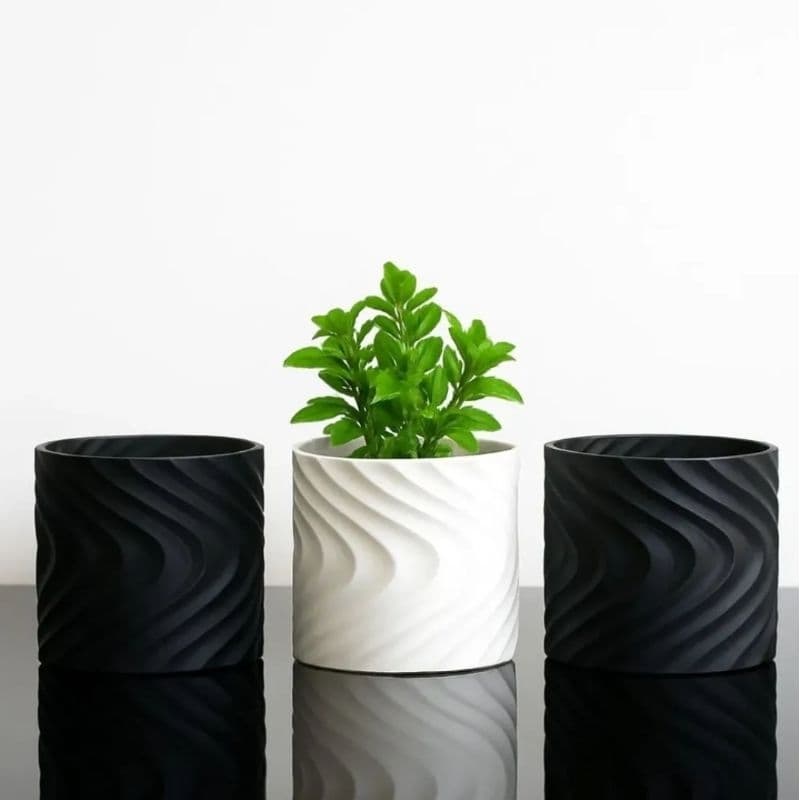 Kit 3 Vasos Cachepô com design ondulado em destaque, porta utensílios.