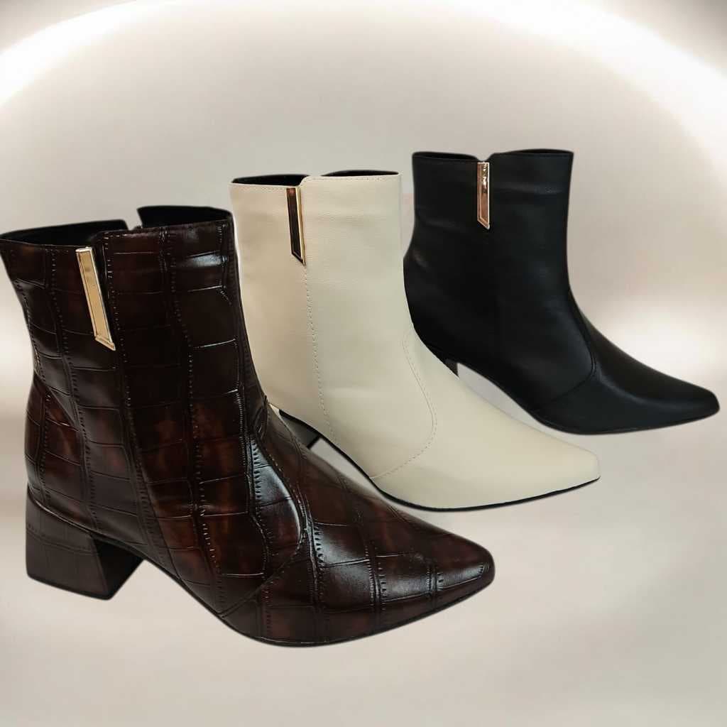Bota Feminina Naty Shoes 41,42,43 Salto Grosso Cano Curto Bico Fino Calce Fácil Zíper Enfeite ABS