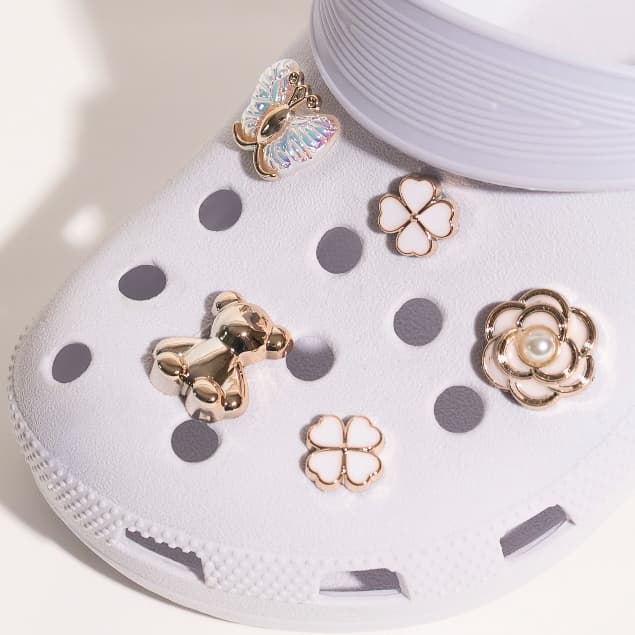 kit Bottons Pingente Pins em ABS/ACRILCO com strass para Babuches acompanha corrente crokess sapatos