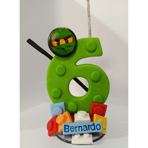 VELA EM BISCUIT LEGO NINJAGO -COM PAVIO MAGICO - POR ENCOMENDA - ESCOLHA A COR DESEJADA