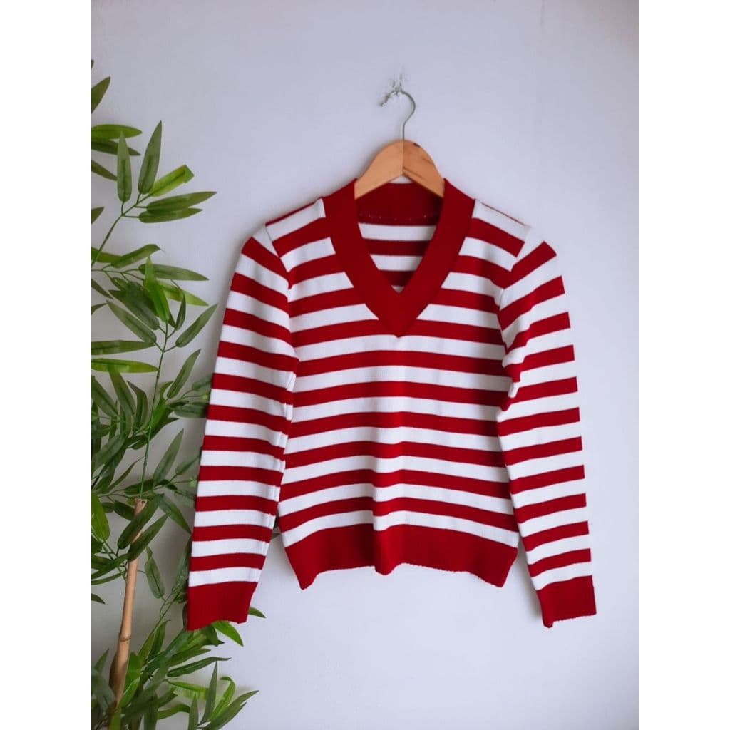 suéter de tricô em lã listrado vermelho com branco