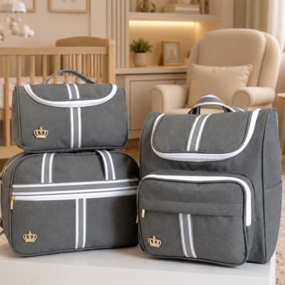 Kit Classic Cinza Bolsas Maternidade Mochila, Bolsa Saída e necessaire.