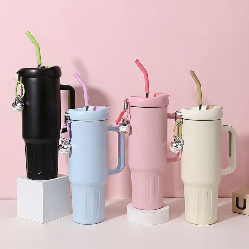 Copo Térmico 1200ml Aço Inoxidável Com Alça Canudo Metal Silicone Berloque Mosquetão