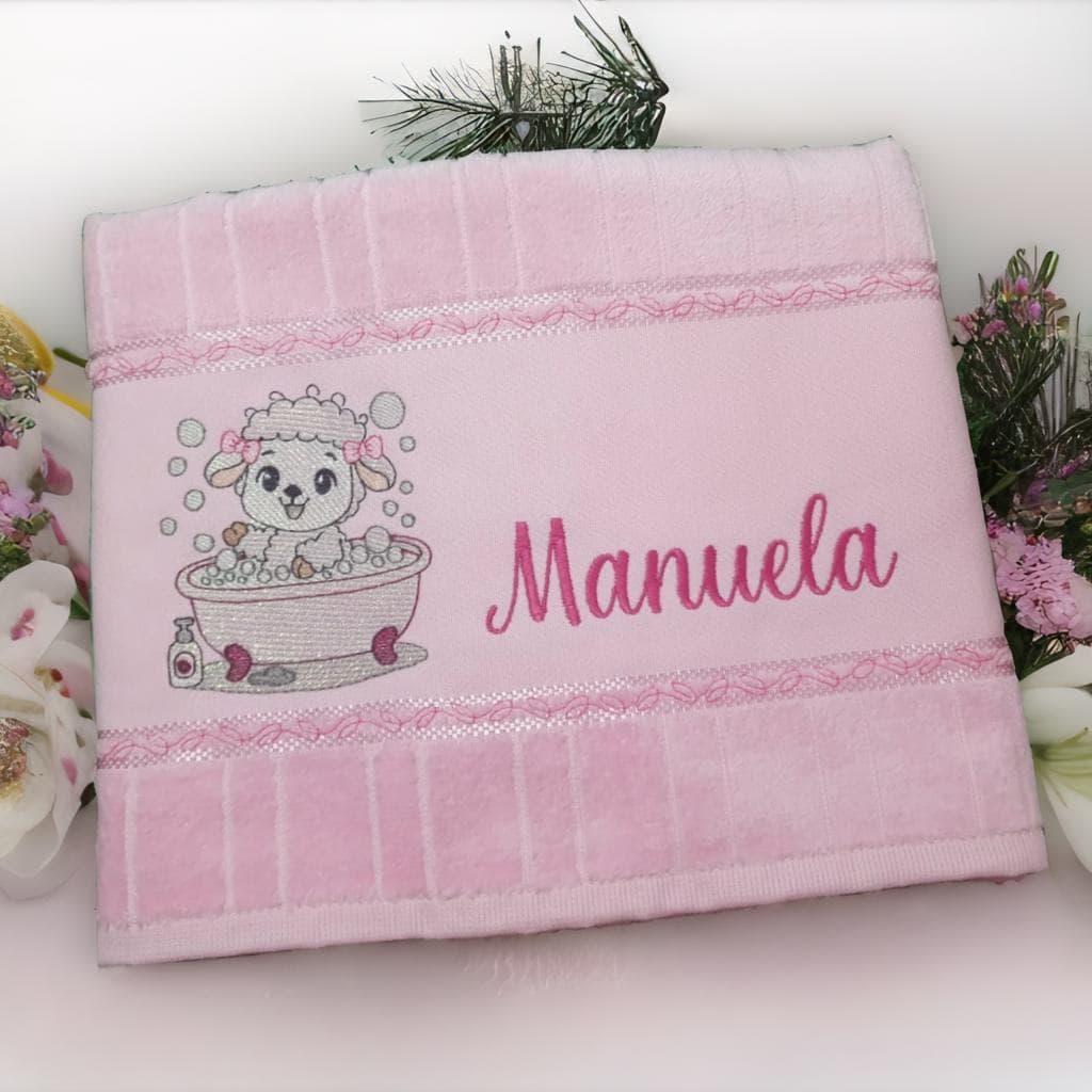 Kit Maternidade contendo - 1 Toalha de Banho + 2 Fraldas de Passeio e 4 Fraldas de Boca