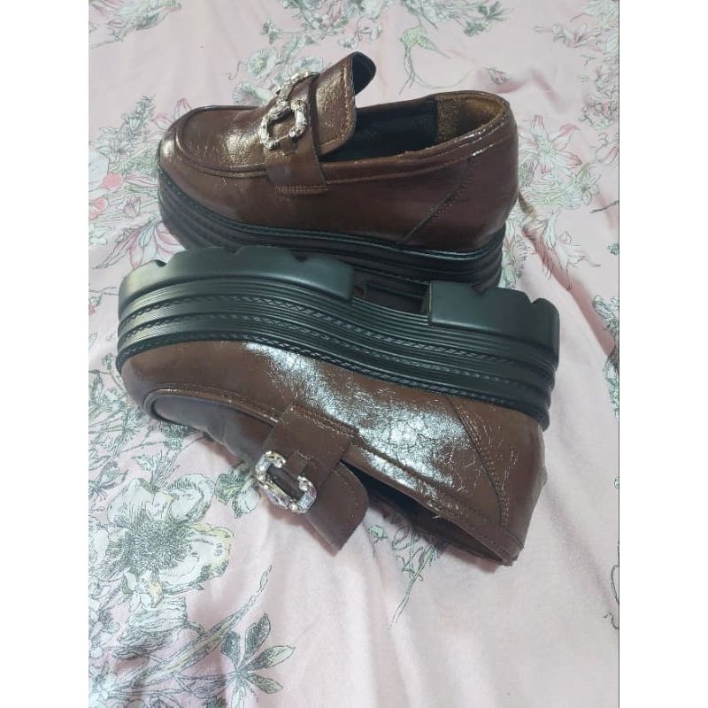 Sapato social Plataforma Mocassim marrom e preto com adorno ROMWE J-fashion Lolitta tamanco