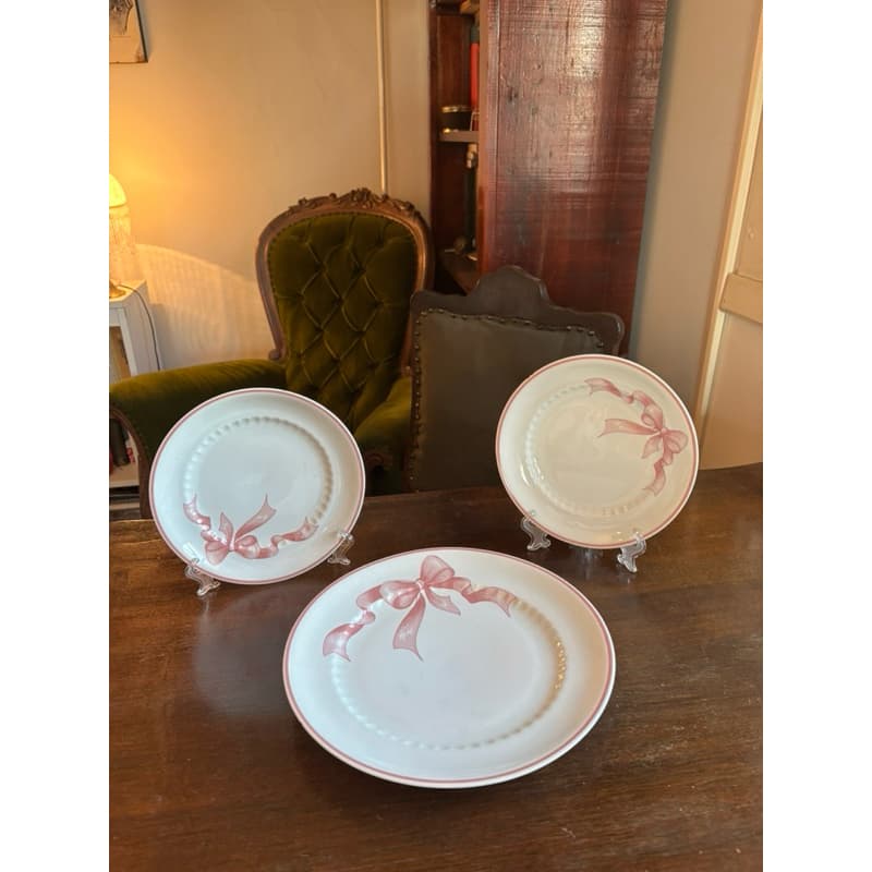 jogo de pratos de porcelana com estampa de laço