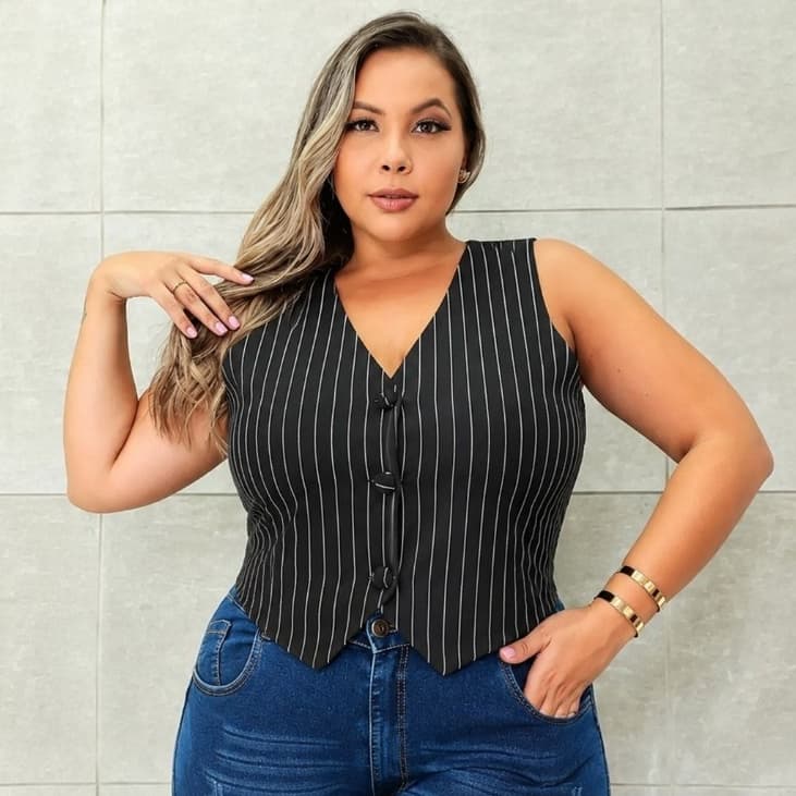 Colete Feminino Plus Size Curto Social Listrado Decote V Moda Executiva
