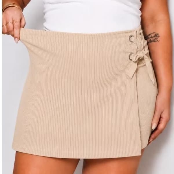 SHORT SAIA FEMININO PLUS SEZI TECIDO BENGALINE CANELADO