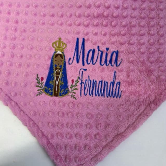 Manta Bebê Personalizada com Nossa Senhora Aparecida e Nome BORDADO | Cobertor Pipoquinha 75x100 cm
