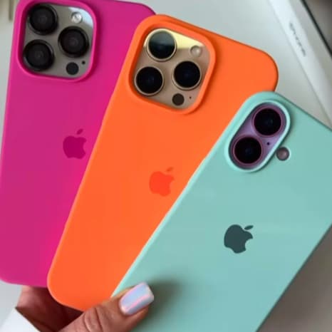 Capa Case Com Aveludada Com Maçã Para iPhone 15Pro, iPhone 15Pro Max, iPhone 16, iPhone 16Plus, iPhone 16E