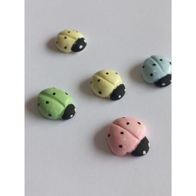 kit com 08 mini joaninhas de biscuit Porcelana Fria