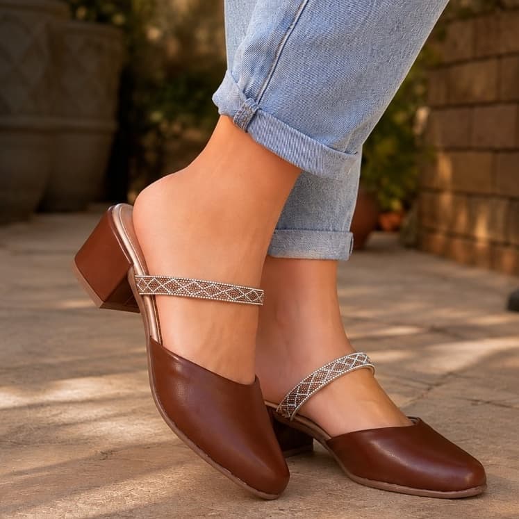 Tamanco Feminino Premium Mule Bico Fino Salto Grosso Confortável