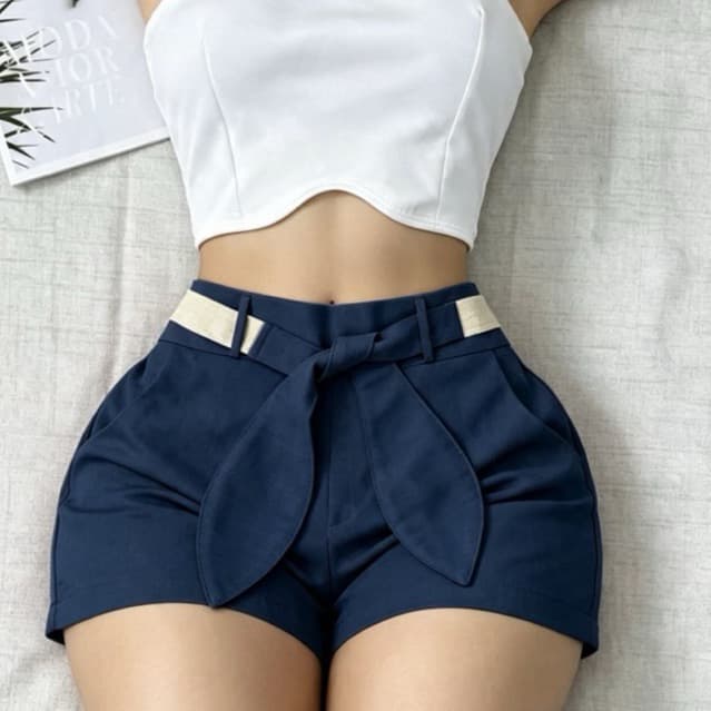 Short Feminino Alfaiataria com Cinto e Laço Frontal | Short de Cintura Alta Moda Feminina