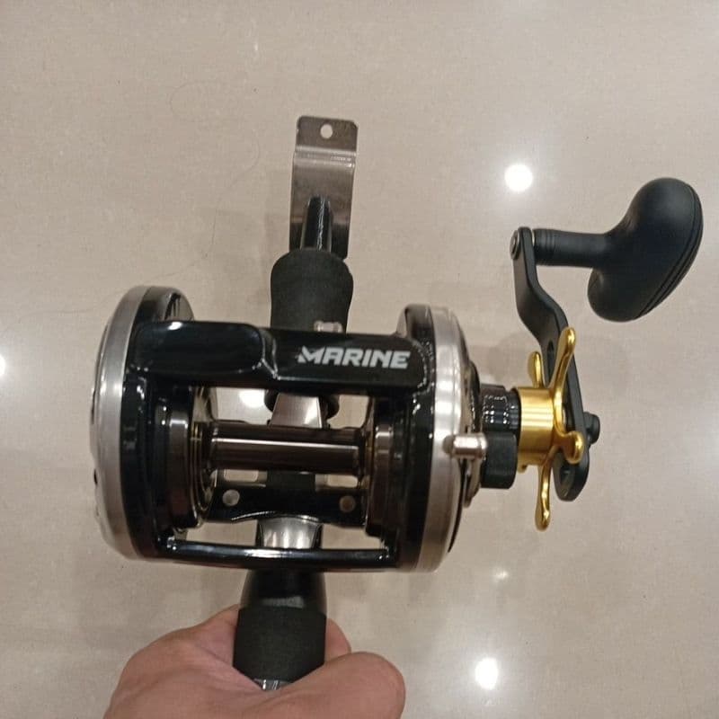 Carretilha Black Max 20 direita Marine