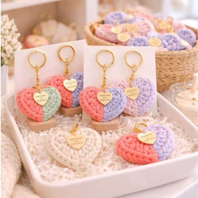 Kit Chaveiros em fio de malha formato coração | Chá Revelação ou Chá de Bebê em Duas Cores | Tam. 5x5cm | Frete Grátis