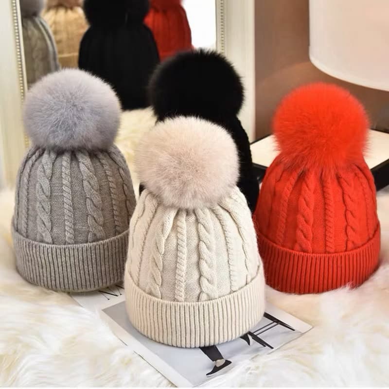 Gorro de Tricô Feminino Com Pompom Quente Macio e Estilo Inverno