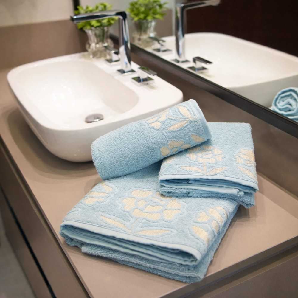 Toalha de banho, banhão, 100% algodão, 72x150cm, 490g, efeito decorativo na barra, 1 uni, super macia, elegante.