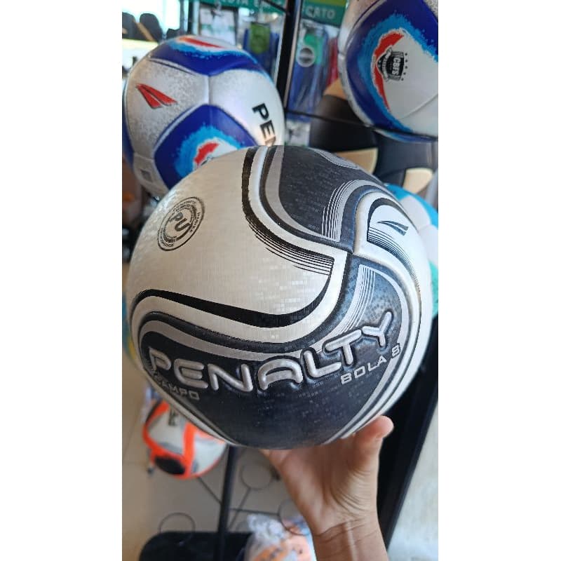 Bola de Futebol Society Penalty 8X Branco/Preto - 0% Absorção de Água e Design Inovador