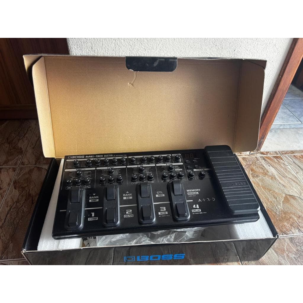 Pedaleira Multi-Efeitos BOSS ME90