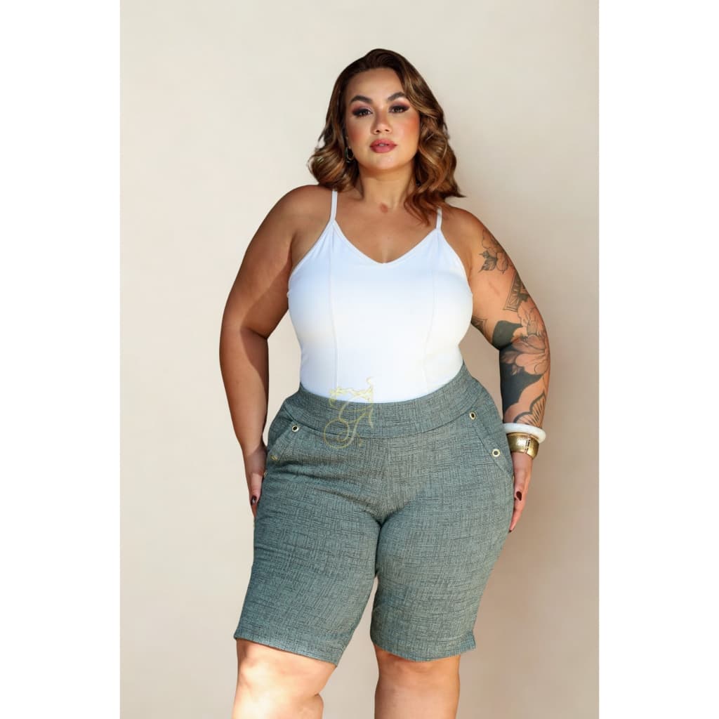 Bermuda Feminina Plus Size Com Detalhes Ilhos - Tecido Malha jaccar