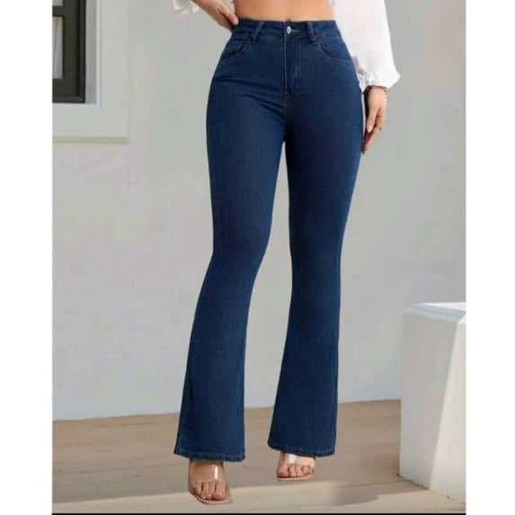 Calça Jeans Flare Feminina Lavagem Azul Cintura Alta Boca de Sino Com Lycra Jeans