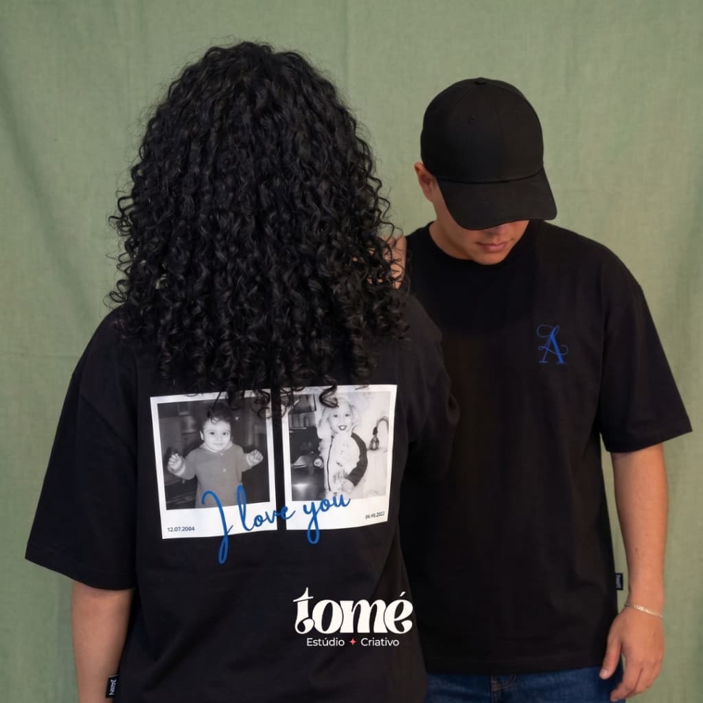 Camiseta Personalizada Casal com Foto de Infância e Inicial | Presente dia dos namorados