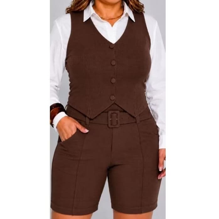 conjunto feminino plus size de bermuda e colete de tecido  canelado macio e com muita  elasticidade