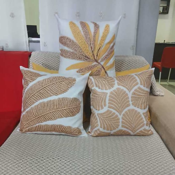 Kit com 5 Capas de Almofada em Suede – Estampas Realistas e Modernas