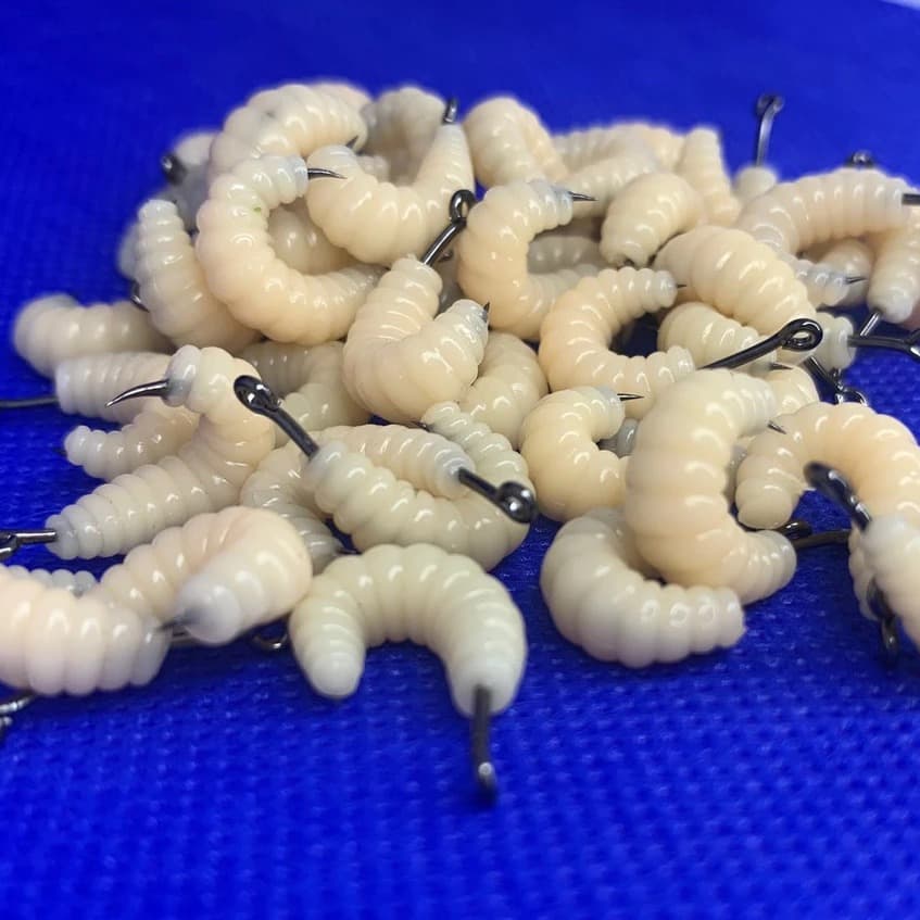 ISCA ARTIFICIAL BICHO DA LARANJA BEGE COM ANZOL PARA TILÁPIA PARA PESCA