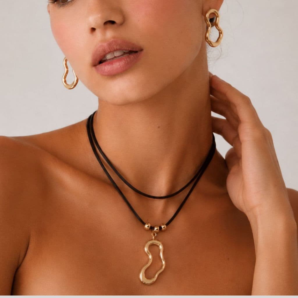 Conjunto Colar e Brinco Feminino Dourado Cordão Camurça Duplo Pingente Acessório Elegante