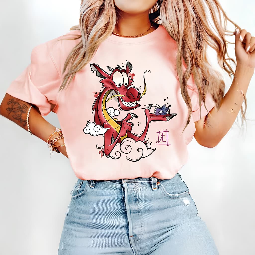 Camiseta Feminina  Estampa Mushu Mulan Dragão Criq-Kee Estilo Anime Unissex Tendência