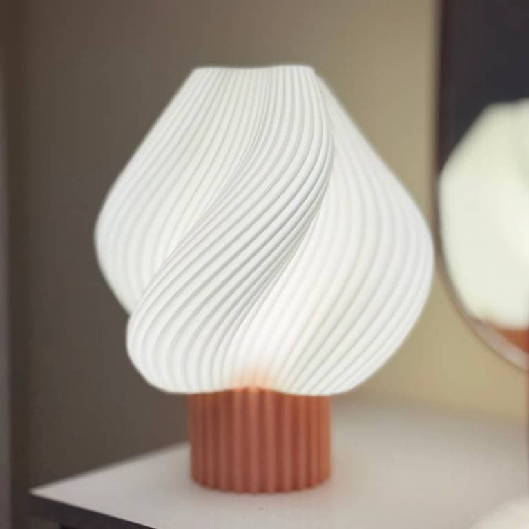 Abajur de Mesa Luminária Cabeceira Bivolt 110V 220V Decorativa Quarto Moderna Ondulada Vanilla