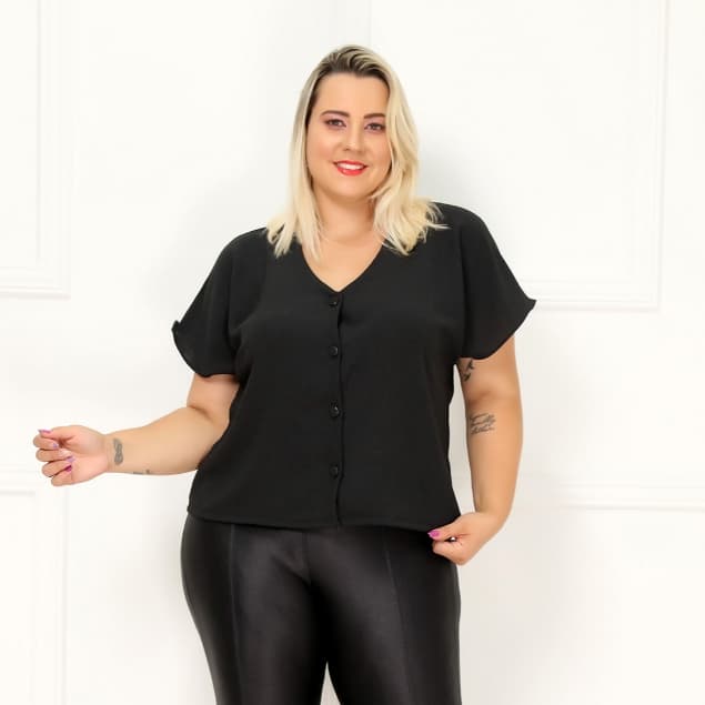 Blusa plus size V com babado manga curta botões frontais preta/COD:B20