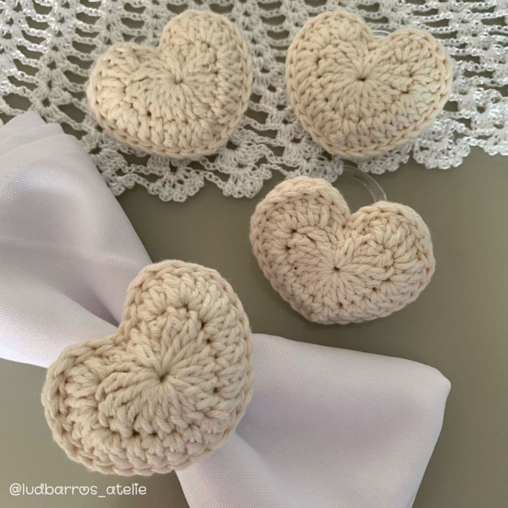 4 Porta Guardanapos Coração em Crochê / Porta Guardanapos Off White / Amigurumi / Acessório para mesa posta