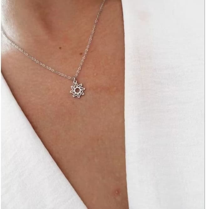 Choker com Pingente Sol Vasado em Aço Inoxidável.