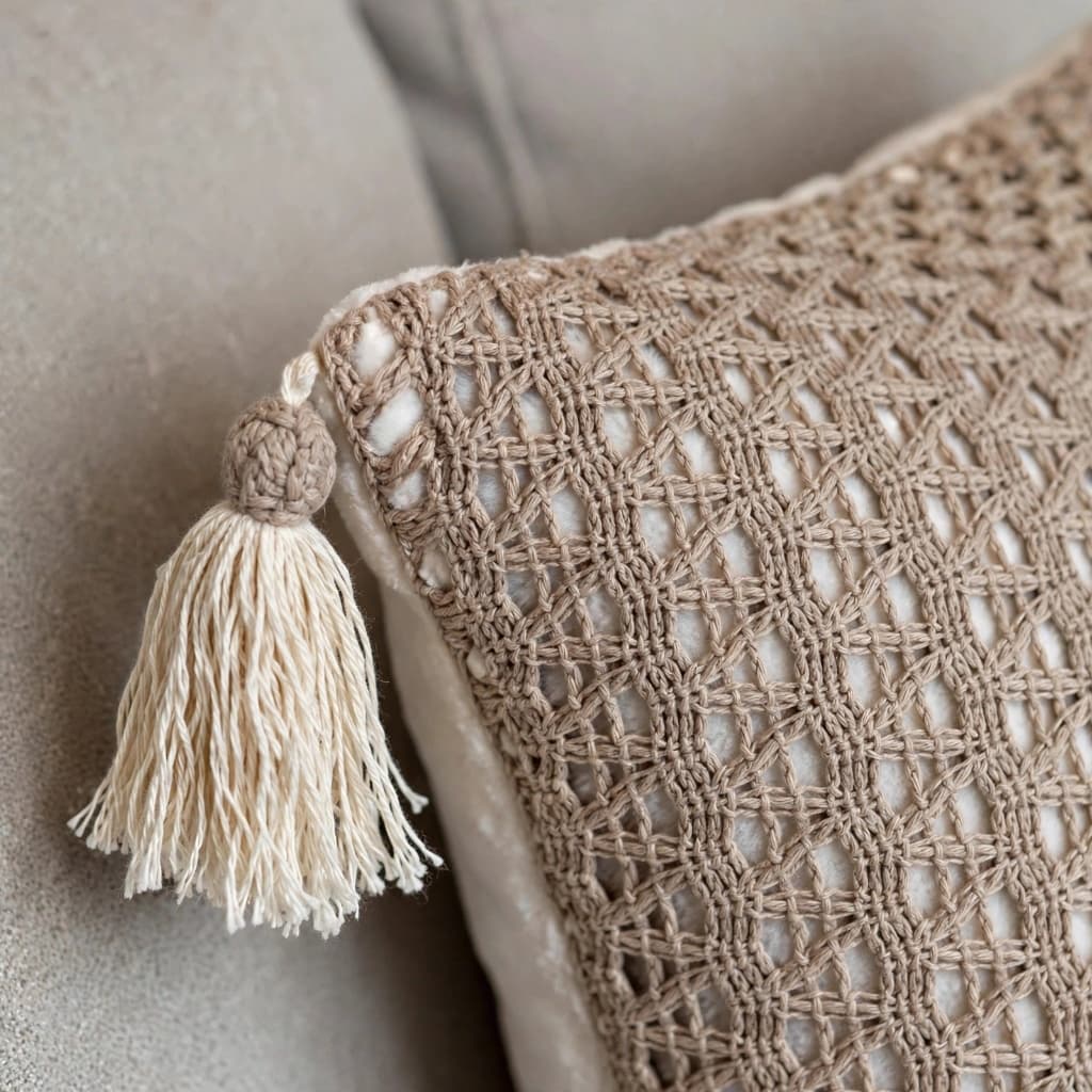 Kit 2 Capas de Almofadas Crochê Algodão 45x45 com Pompom - Decoração Sala Quarto Sofá