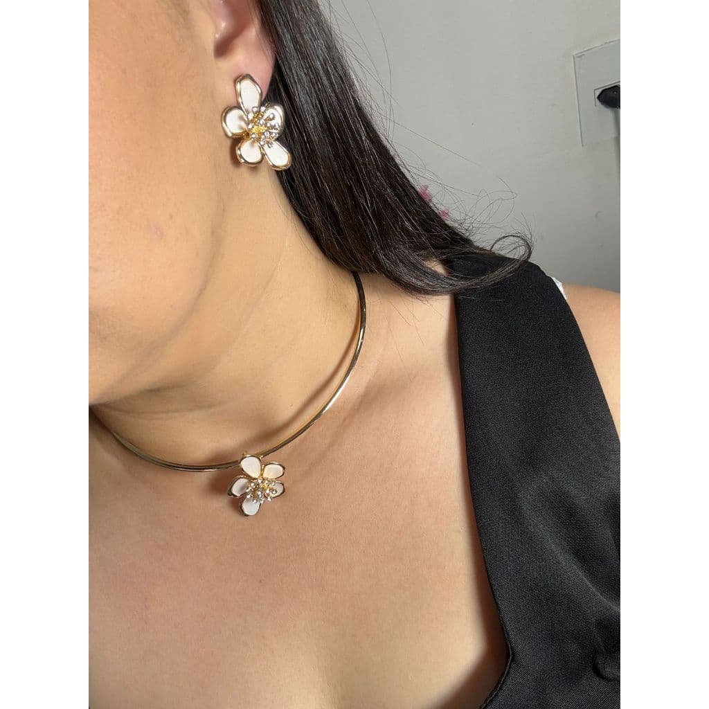 Conjunto Colar e Brincos Flor verao Esmaltada com Miolo Cravejado