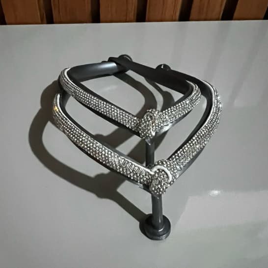 Correia Slim Fina com Detalhe em Nó e Strass – Para Chinelos de Mulher Chinelos Artesanais Elegante e Leve
