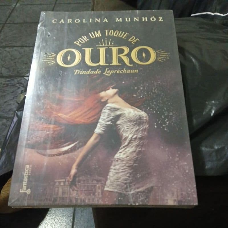 Carolina Munhoz- Por um Toque de Ouro (livro novo/lacrado)