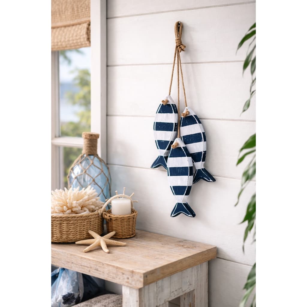 Penduricalho Trio de Peixes em Madeira  com Listra Azul Marinho 41x9x5,5
