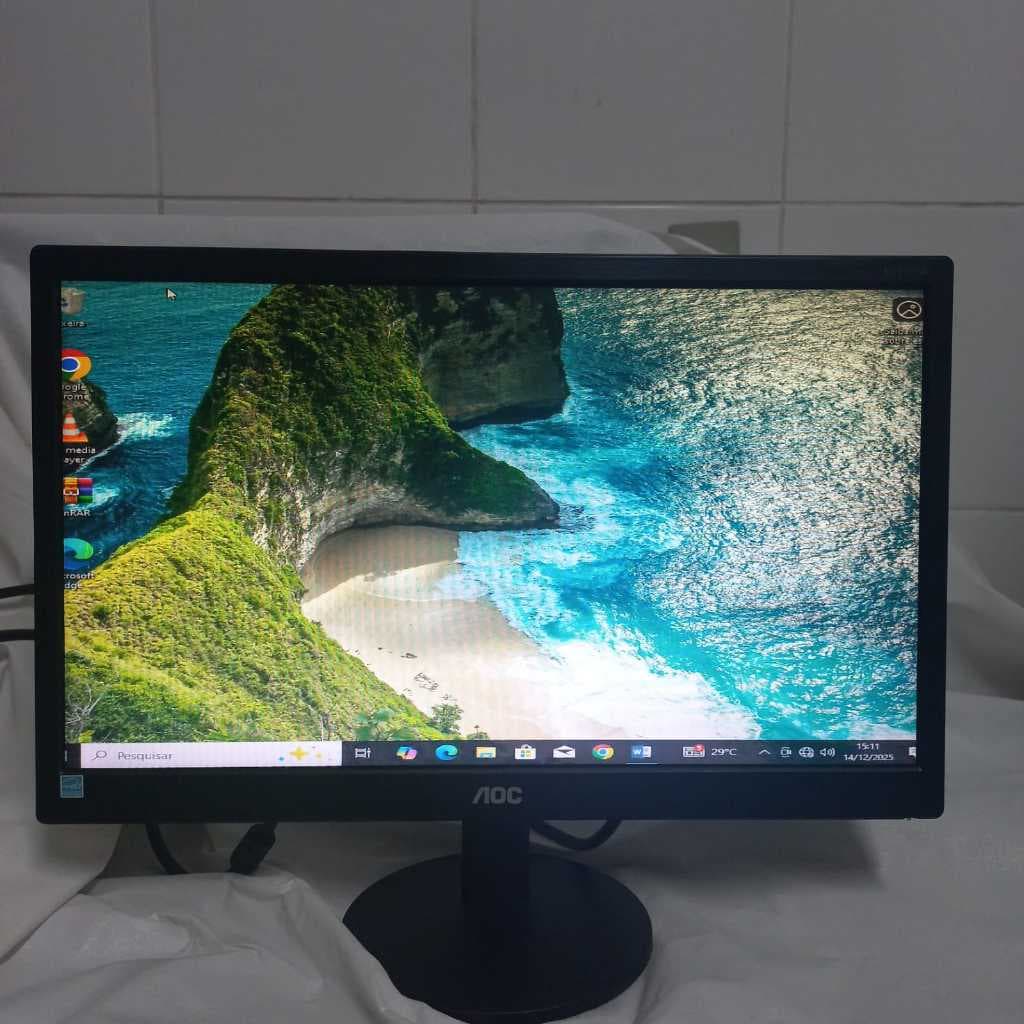 Monitor Aoc Led 18,5 compacto excelente para pequenos espaços