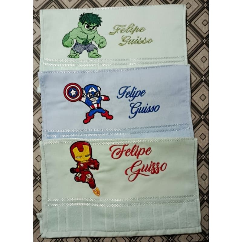 3 Toalhinhas Escolar Personalizada Bordada 30x45cm Personagens Heróis Batman/ Capitão América/ Hulk