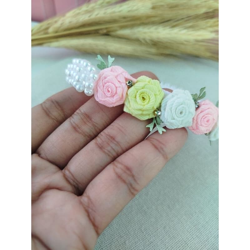 Tiara infantil luxo / laço com pérolas/ laço RN/laços com flores