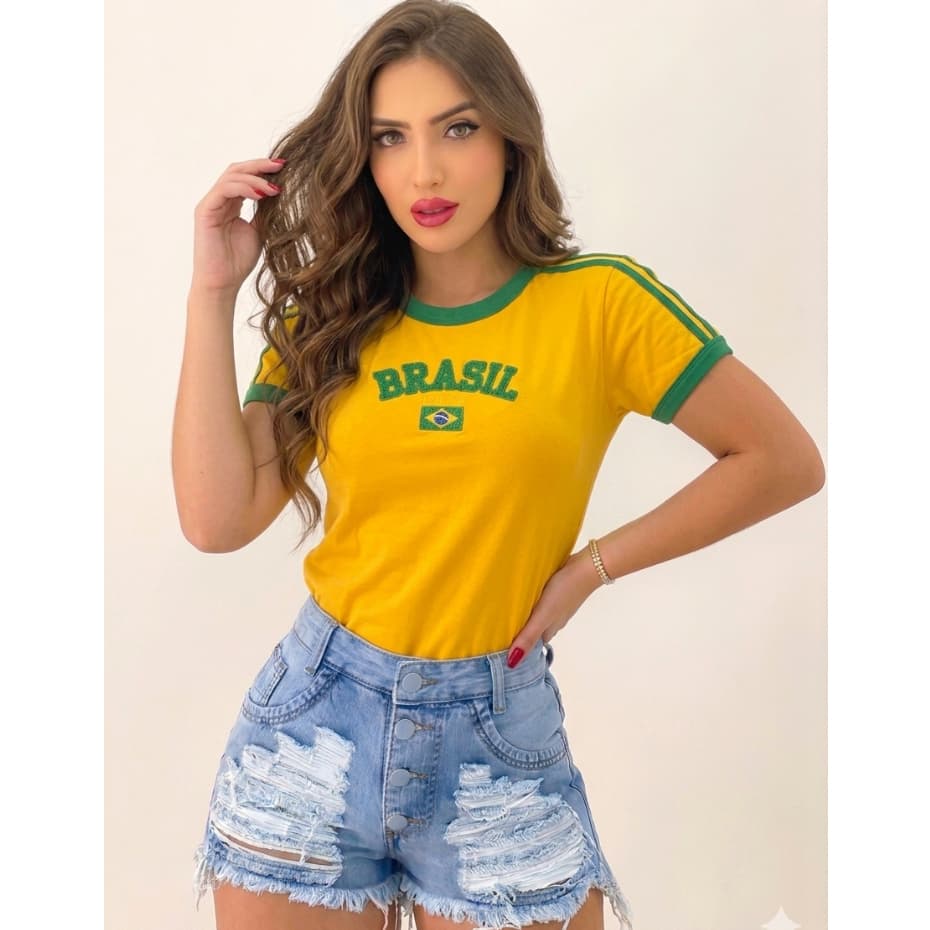 Camiseta Feminina Bandeira do Brasil Bordada Torcedor Premium de Algodão