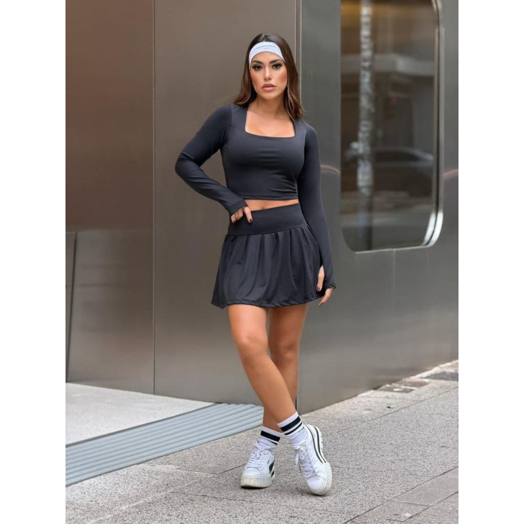 Conjunto Feminino Suplex Short Saia e Cropped Manga Longa com Detalhe de Dedinho Elegante e Confortável