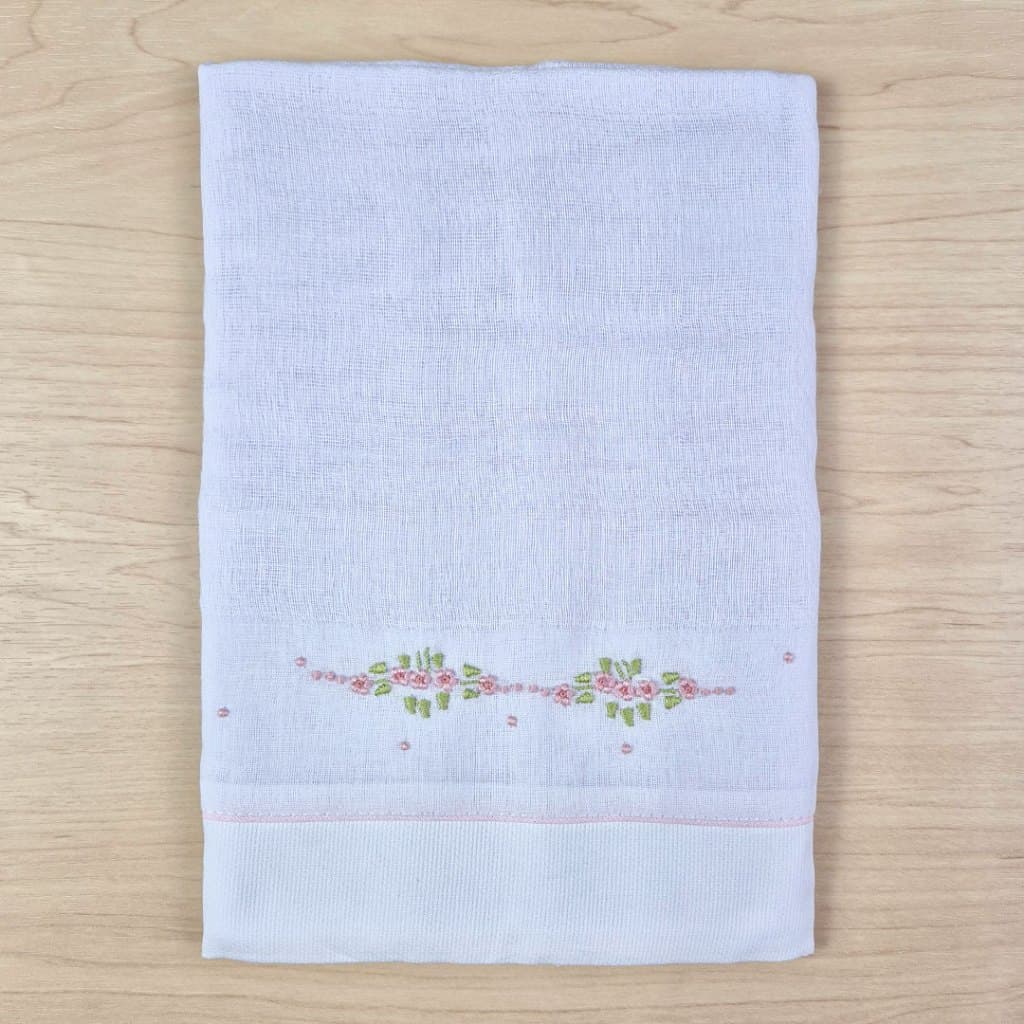 Toalha fralda | Bordada à mão | 100% algodão - Florzinhas rosas