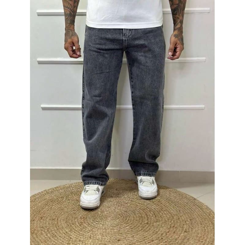 Calça jeans masculina confortável de perna larga com bolsos e fecho de zíper, comprimento longo e design não elástico
