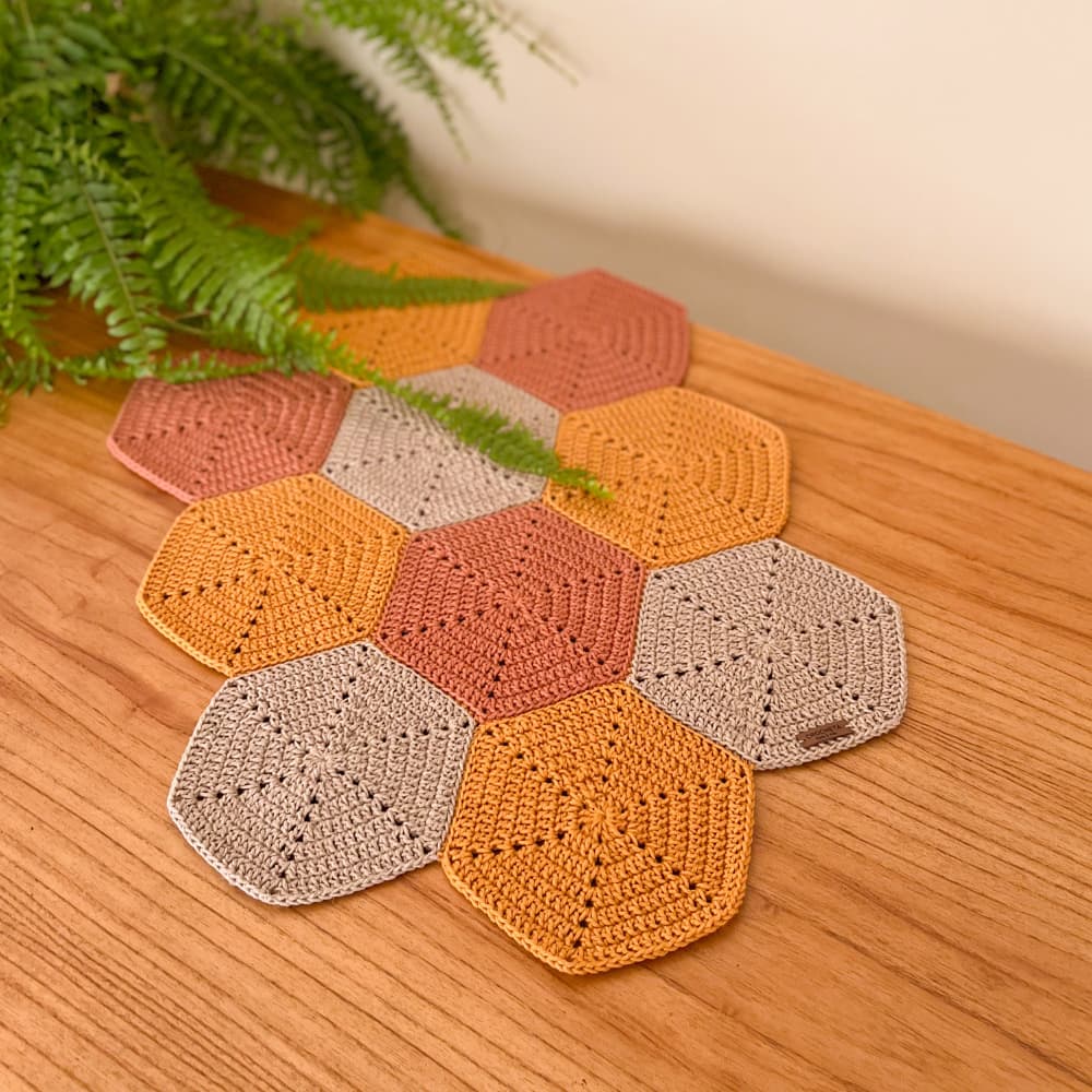 Tapete de Crochê Hexagonal 70x50cm em Barbante para Banheiro Cozinha Avulso ou Par