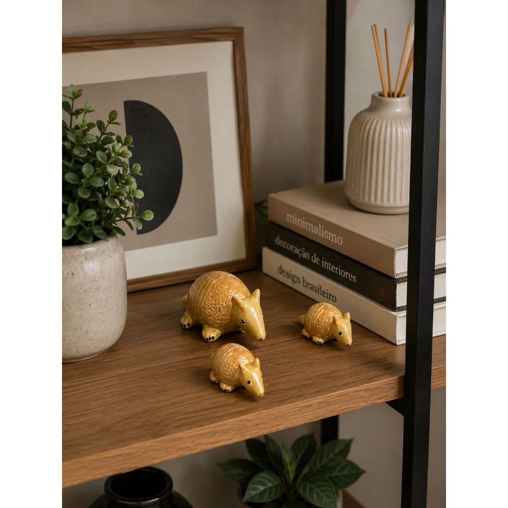 Trio de Tatu Miniatura Porcelana Decoração Animais Luxo Para Estantes e Mesas