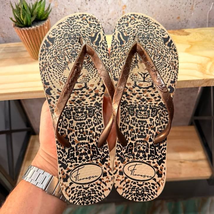 Chinelo Feminino Basico Correia e Sola Confortavel Antiderrapante Queima De Estoque